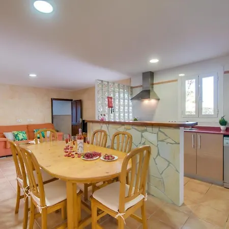 Holiday home Can Picafort Holiday Sleeps 8 With Pool And Air Con *