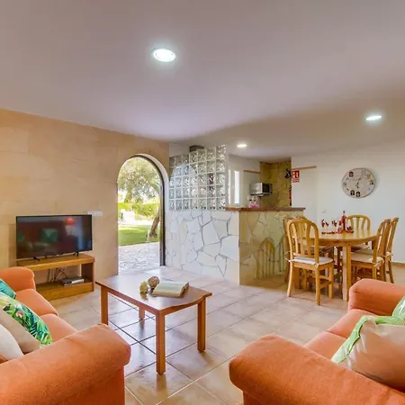 Can Picafort Holiday Sleeps 8 With Pool And Air Con
