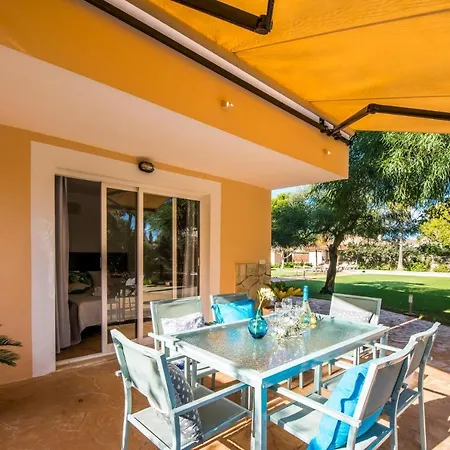 Can Picafort Holiday Sleeps 8 With Pool And Air Con 別荘